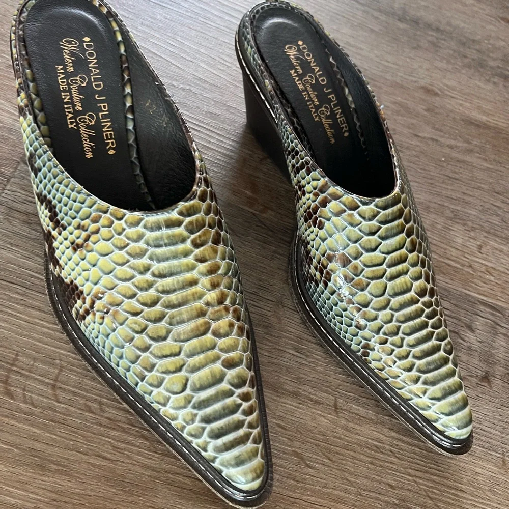 Donald J. Pliner Green Snakeskin Pointed Toe Mule - Picture 7 of 9